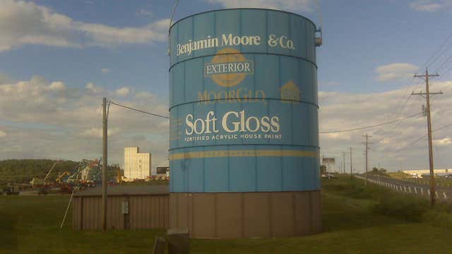 World's largest paint can: Shippensburg's giant Benjamin Moore paint can  sets world record