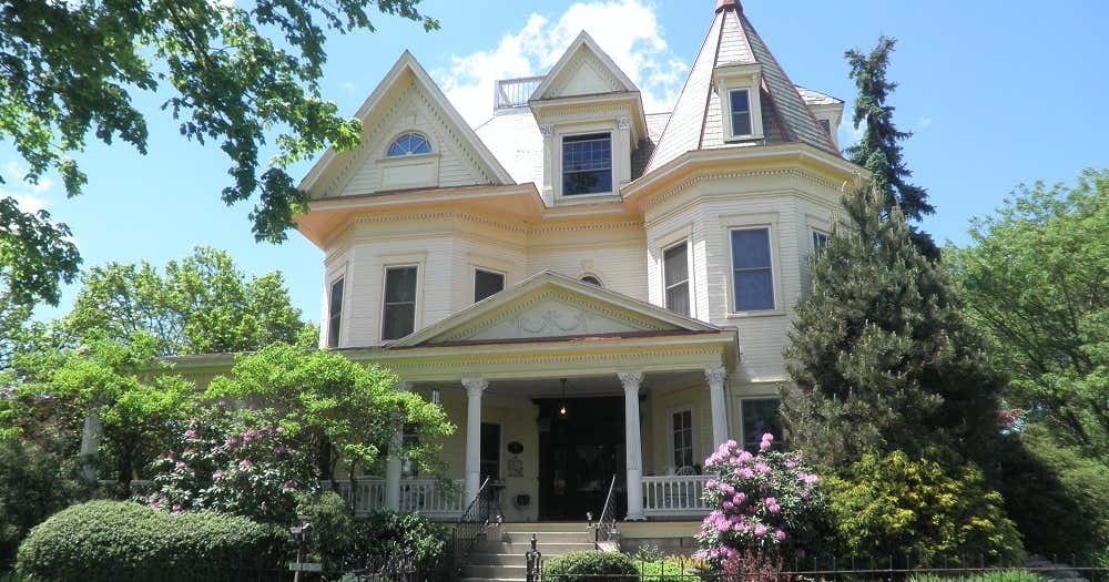 The House on Harmar Hill, Marietta Roadtrippers
