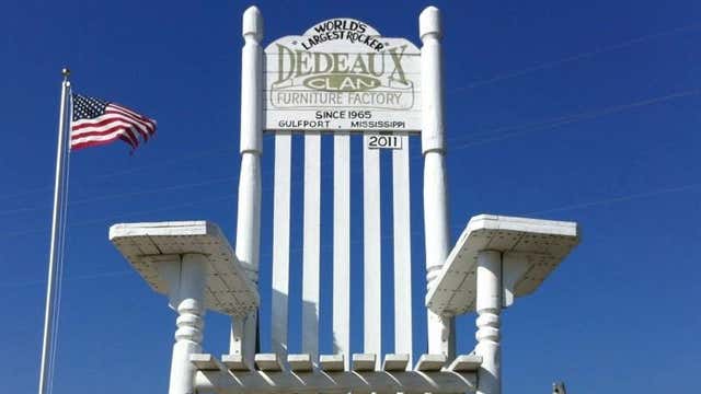 World S Largest Rocking Chair Gulfport Ms Roadtrippers