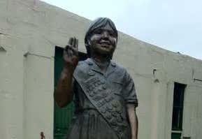 Photo of Statue of First Girl Scout Cookie Sale