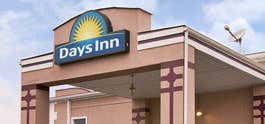 Photo of Days Inn & Suites by Wyndham Northwest Indianapolis