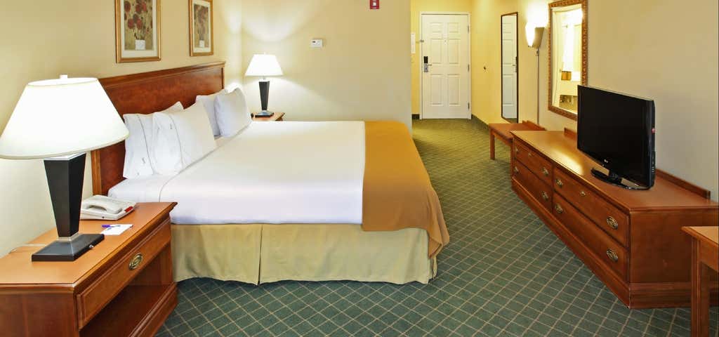 Photo of Holiday Inn Express & Suites Magnolia-Lake Columbia, an IHG Hotel