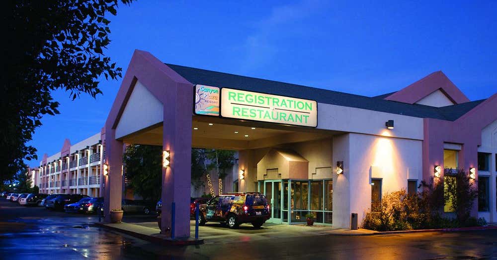 grand canyon plaza hotel