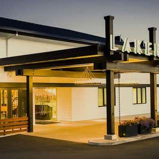 Lakehouse Resort