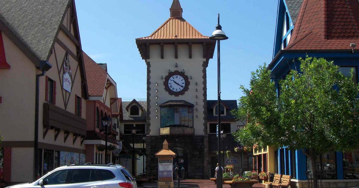 Glockenspiel, Wisconsin Dells Roadtrippers