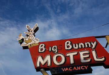 Photo of Big (Bugs) Bunny Motel Sign