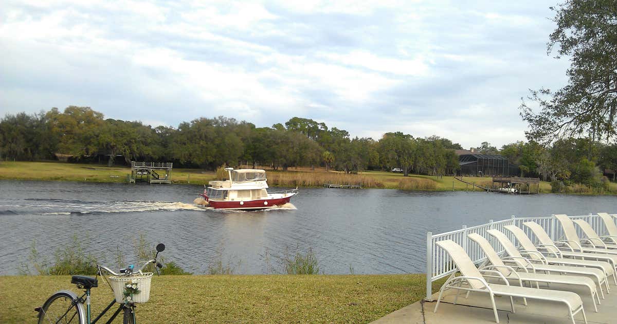 Aqua Isles RV Park, LaBelle Roadtrippers