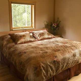 Eh Canadian Lodge