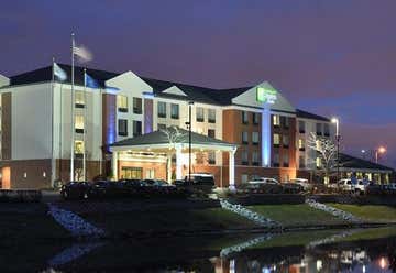 Photo of Holiday Inn Express Hotel & Suites Milwaukee-New Berlin