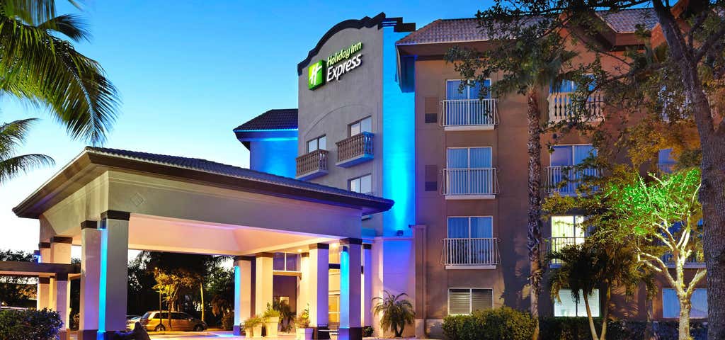Photo of Holiday Inn Express & Suites Naples Downtown - 5th Avenue
