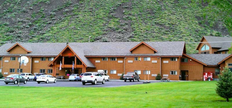 Photo of Yellowstone Village Inn