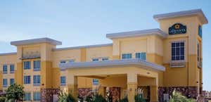 La Quinta Inn & Suites by Wyndham Ft. Worth - Forest Hill TX