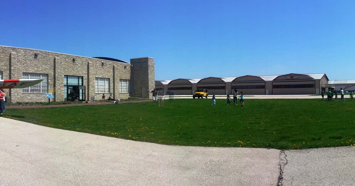 Vintage Wings & Wheels Museum, Poplar Grove Roadtrippers