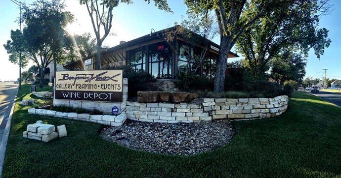 Benjamin Knox Wine Depot, College Station Roadtrippers