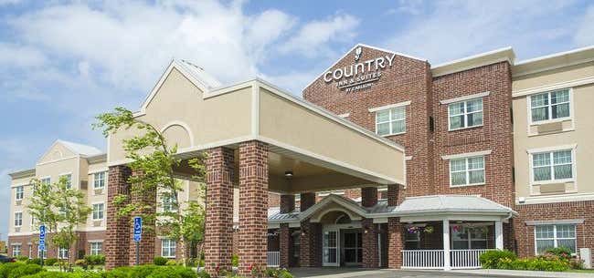 Photo of Country Inn & Suites Kansas City At Village West