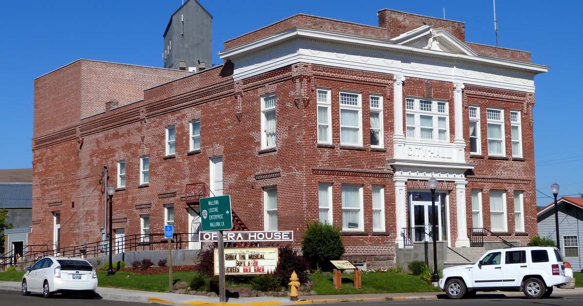 Elgin Opera House, Elgin Roadtrippers