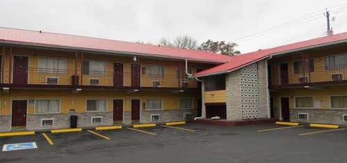 Photo of Deluxe Inn - Knoxville