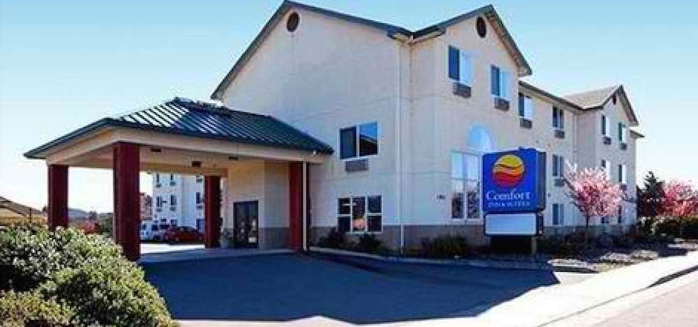 Photo of Comfort Inn & Suites Redwood Country