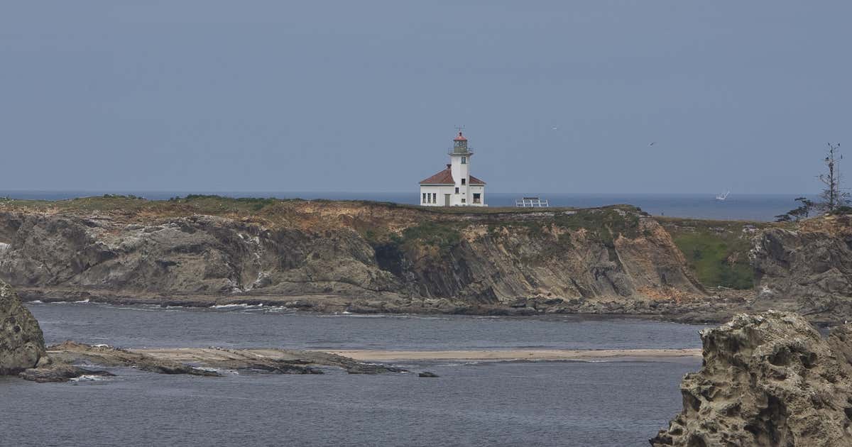 Cape Arago Lighthouse, Coos Bay Roadtrippers