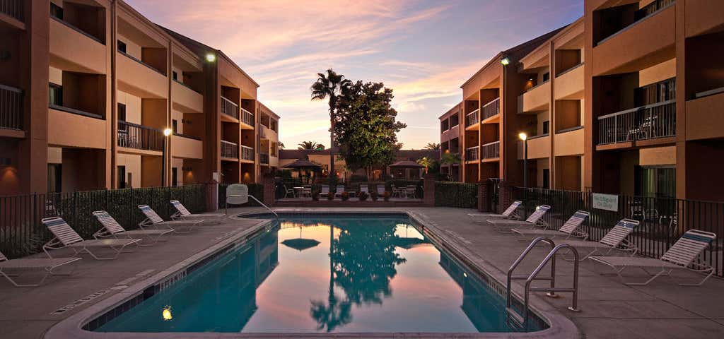 Photo of Courtyard by Marriott Orlando Airport