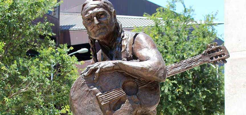 Photo of Willie Nelson Statue