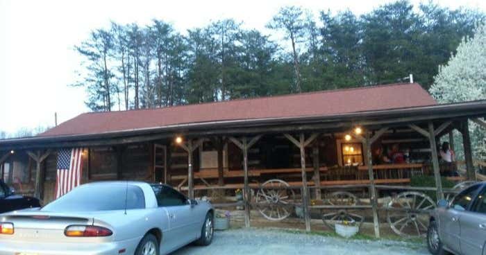 Hillbilly Hideaway, Walnut Cove | Roadtrippers