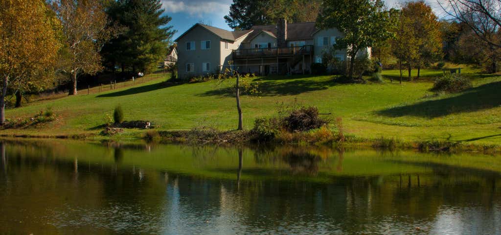 Photo of Vanquility Acres Inn & Peaksview Cottages