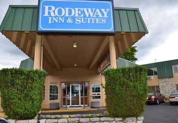 Photo of Rodeway Inn and Suites Portland