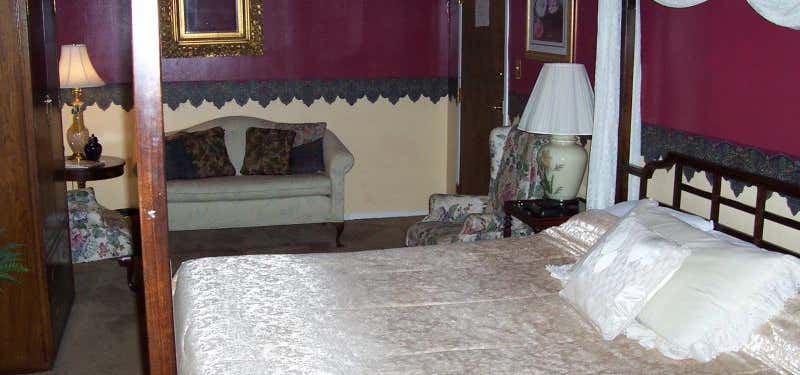 Photo of Maplehurst Inn Bed & Breakfast
