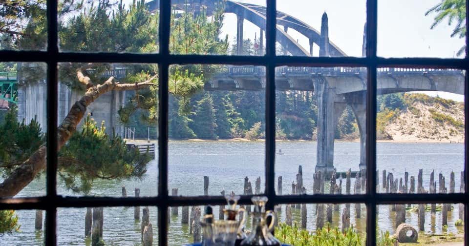 Waterfront Depot Restaurant, Florence Roadtrippers