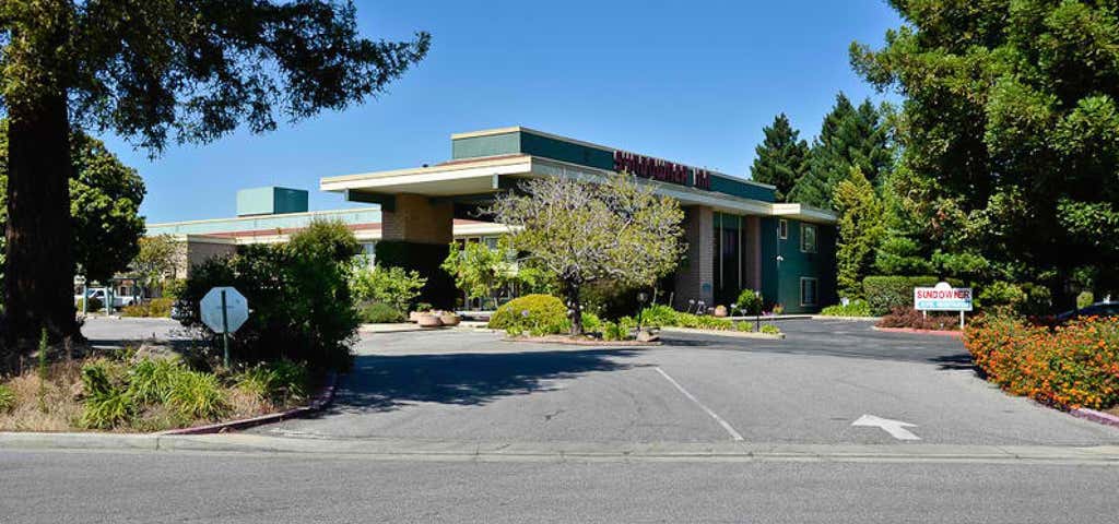 Photo of Days Inn & Suites by Wyndham Sunnyvale