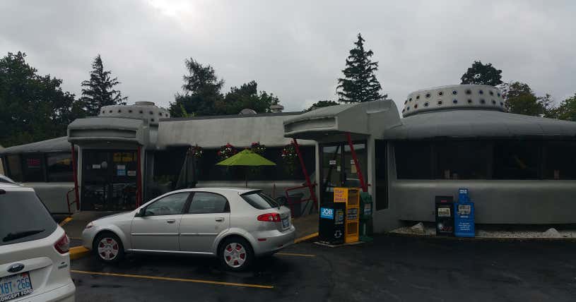The Flying Saucer, Ontario Roadtrippers