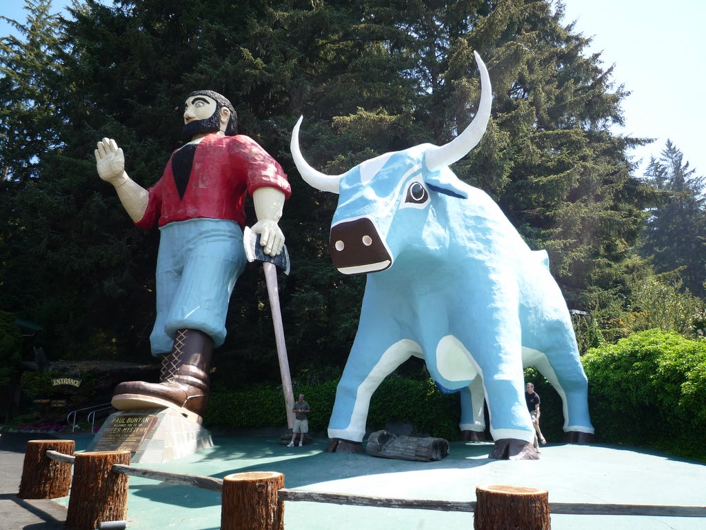 Paul Bunyan & Babe the Blue Ox Statues