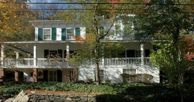 Wisteria Cottage, Irvington | Roadtrippers
