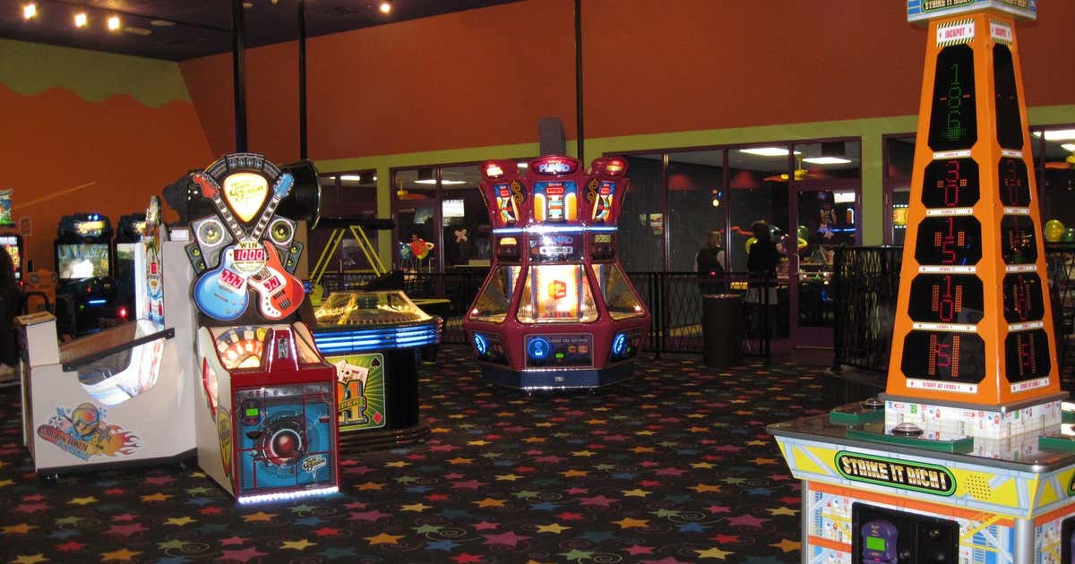 John's Incredible Pizza Company, Montclair Roadtrippers