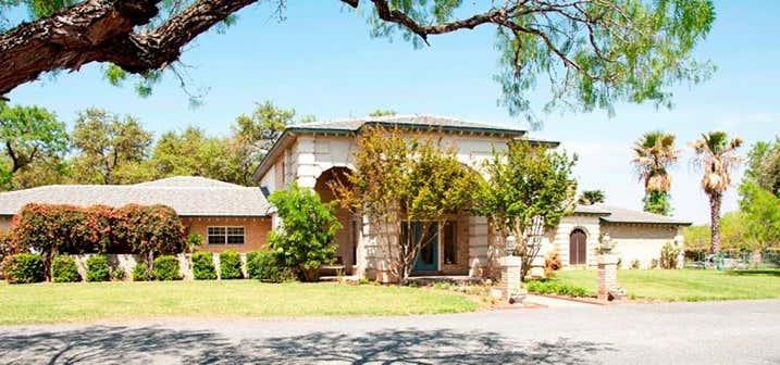 Photo of Live Oaks Bed and Breakfast