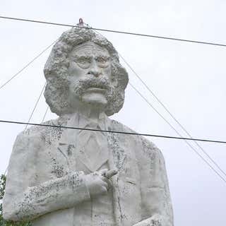 Giant Statue of Mark Twain