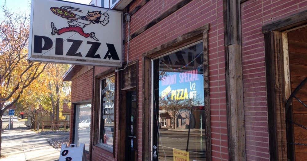 Wagon Wheel Pizza, Monticello Roadtrippers