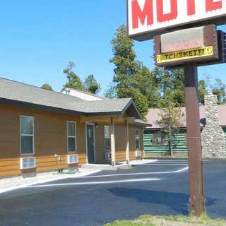 Pine Shadows Motel