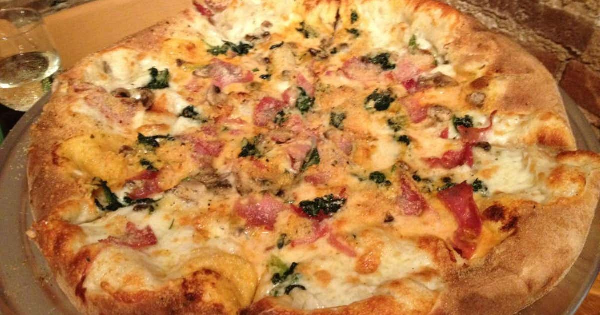 Pasquale's Pizza Newport, Newport Roadtrippers