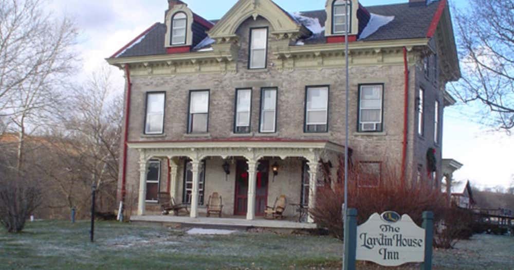 The Lardin House Inn, Masontown Roadtrippers
