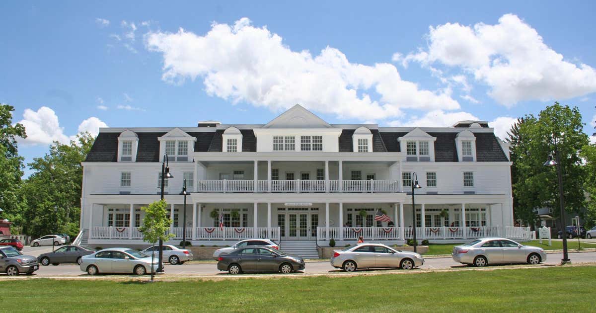 Mills Park Hotel, Yellow Springs Roadtrippers