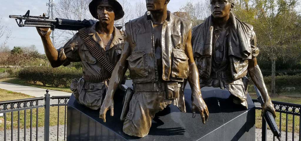 Photo of Three Servicemen Statue