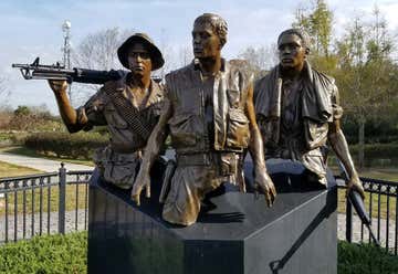 Photo of Three Servicemen Statue