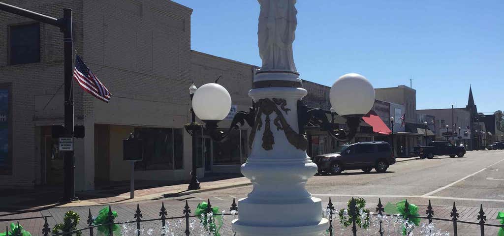 Photo of Boll Weevil Monument