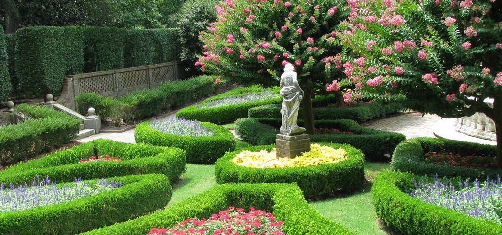 Photo of Elizabethan Gardens