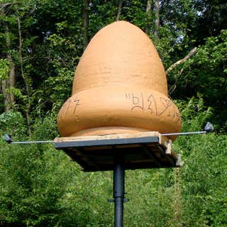 Space Acorn memorial to a UFO crash