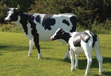 Photo of Worlds Champion Milk Cow Statue