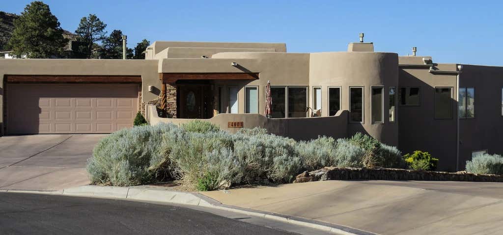 Photo of Breaking Bad Filming Location: Hank and Marie's House