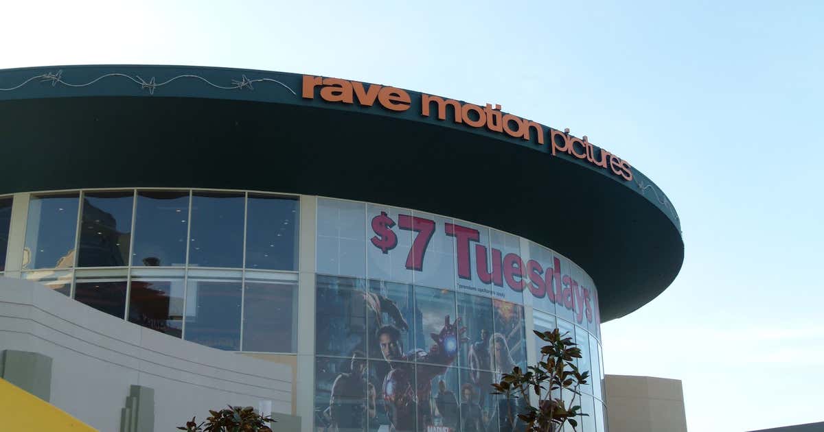 Howard Hughes Rave Cinemas, Los Angeles Roadtrippers